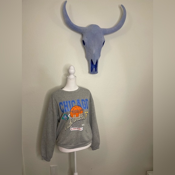 🏀SHEIN Graphic Sweatshirt🏀 - Picture 1 of 7